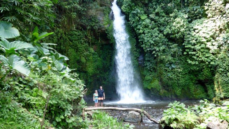 einsamer Wasserfall